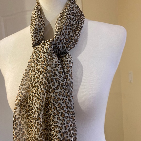 NWOT 100% Silk Made in France Animal Print Scarf - Picture 14 of 16